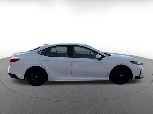 Used 2025 Toyota Camry SE image 12