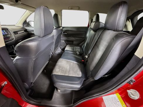 Used 2019 Mitsubishi Outlander SE image 25