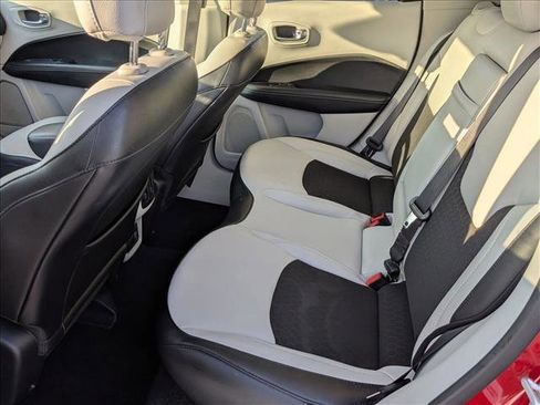Used 2019 Jeep Compass Latitude FWD image 17
