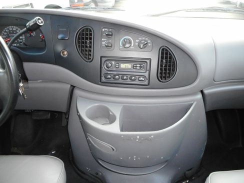 Used 1999 Ford E-350 and Econoline 350 Club Wagon image 26