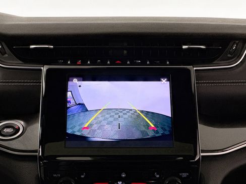 Used 2023 Jeep Grand Cherokee Altitude image 31