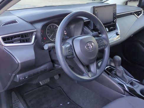 Used 2022 Toyota Corolla LE image 2