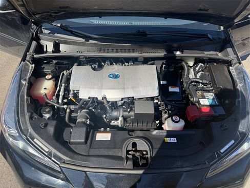 Used 2019 Toyota Prius XLE image 31