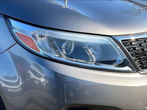 Used 2015 Kia Sorento LX image 27