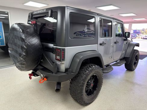 Used 2017 Jeep Wrangler Unlimited Sport w/ Max Tow Package AWD/4WD image 3