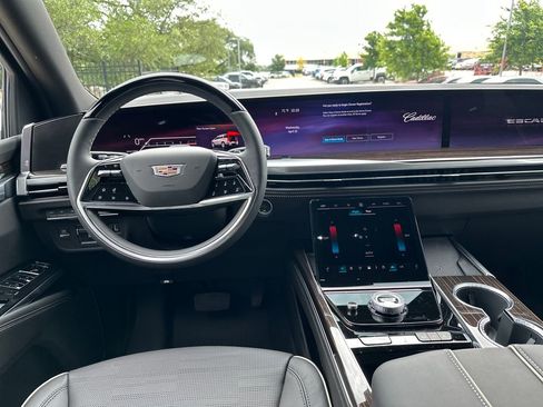 New 2026 Cadillac Escalade ESV Luxury w/ LPO, Floor Liner Package image 27