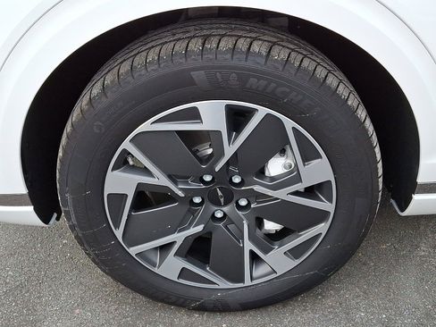 Certified 2026 Genesis Electrified GV70 image 28