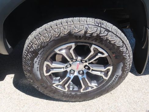 Used 2025 GMC Canyon AT4 w/ Technology Plus Package AWD/4WD image 16