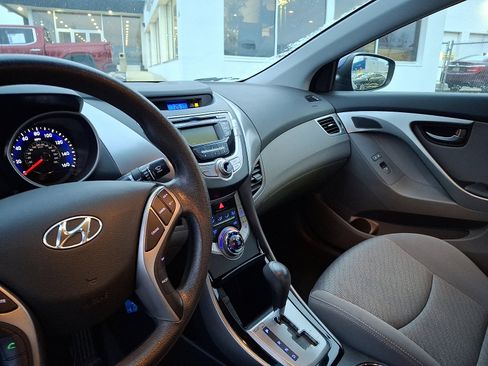 Used 2013 Hyundai Elantra image 16