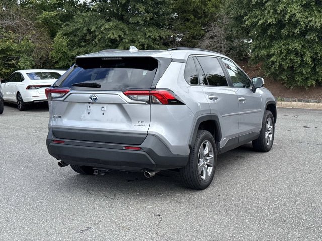 Used 2022 Toyota RAV4 LE AWD/4WD image 2
