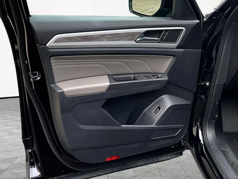 Used 2023 Volkswagen Atlas Cross Sport SE w/ Panoramic Sunroof Package FWD image 22