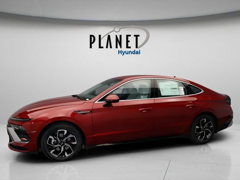 Certified 2025 Hyundai Sonata SEL AWD/4WD image 2