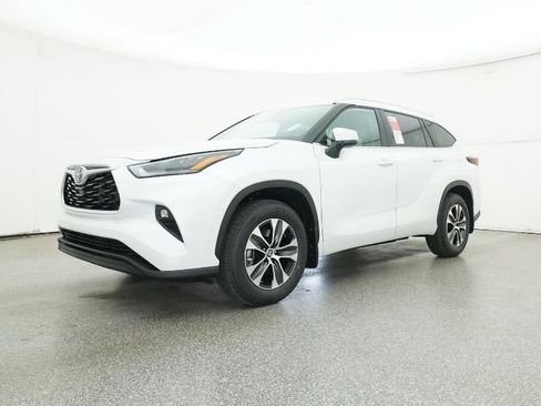 New 2026 Toyota Highlander XLE image 17