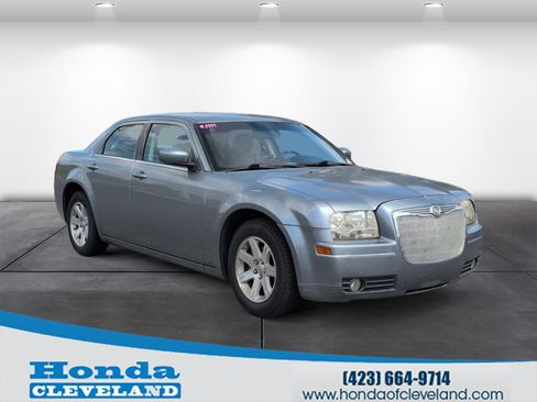 Used 2007 Chrysler 300 Touring w/ Comfort/Convenience Group RWD image 1