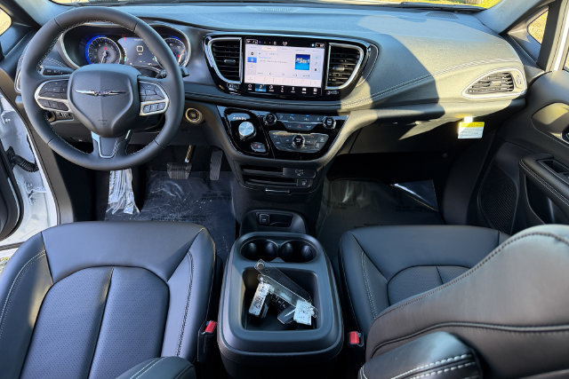 New 2026 Chrysler Pacifica Select AWD/4WD image 26