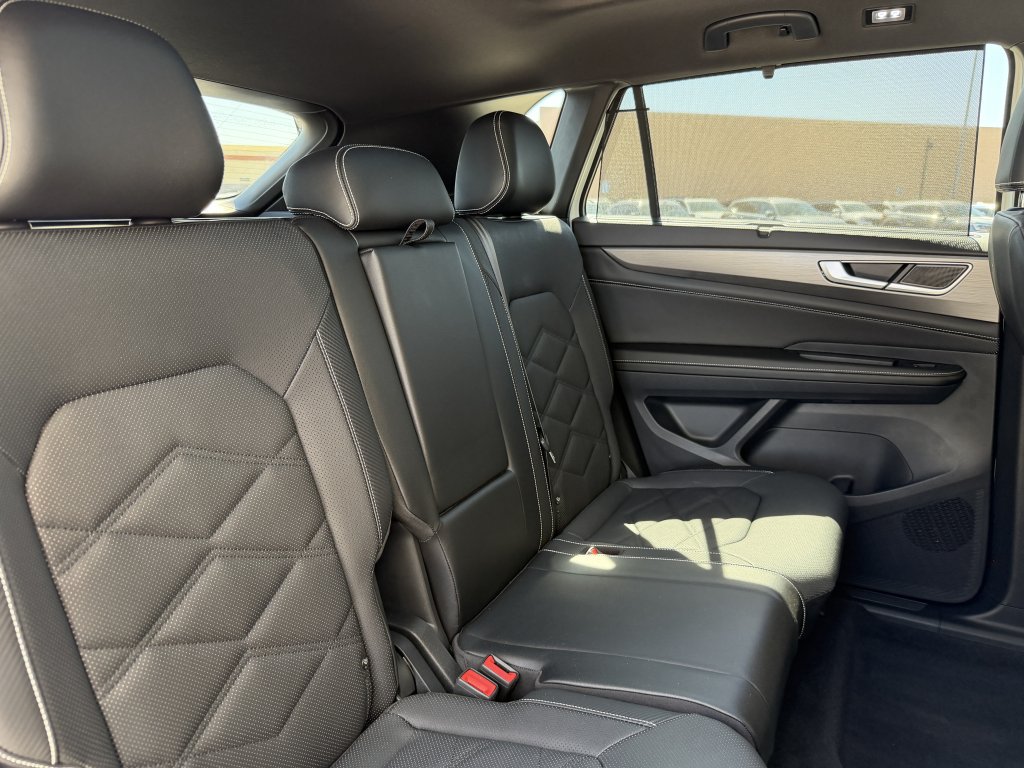 Used 2024 Volkswagen Atlas Cross Sport SE w/ Panoramic Sunroof Package FWD image 39