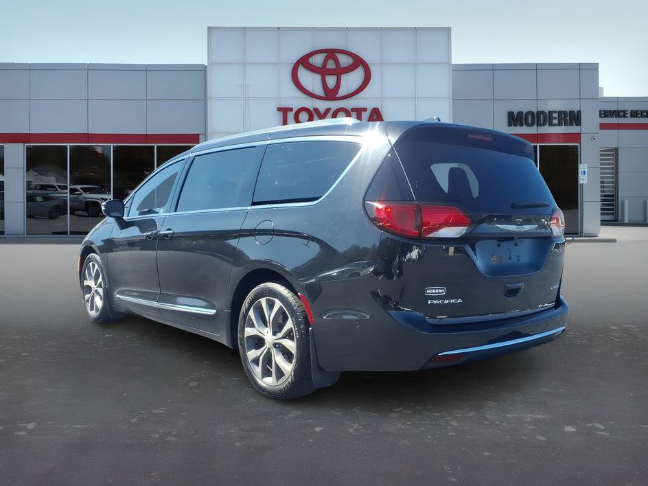 Used 2017 Chrysler Pacifica Limited FWD image 3