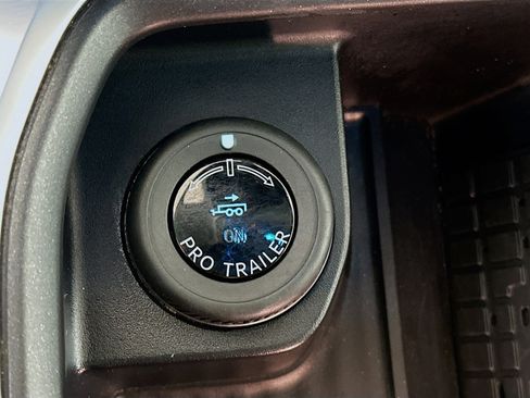 Used 2025 Ford Expedition Active image 26