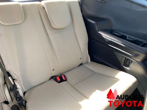 Used 2025 Subaru Ascent Premium AWD/4WD image 23