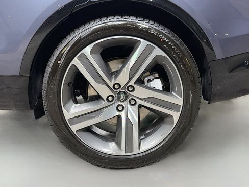 New 2026 Land Rover Discovery Limited Edition image 40