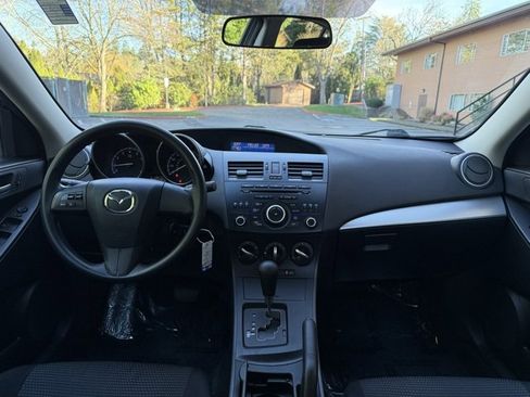 Used 2013 MAZDA MAZDA3 i SV w/ Convenience Pkg image 13