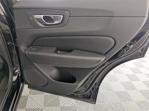 Used 2025 Volvo XC60 B5 Plus image 31