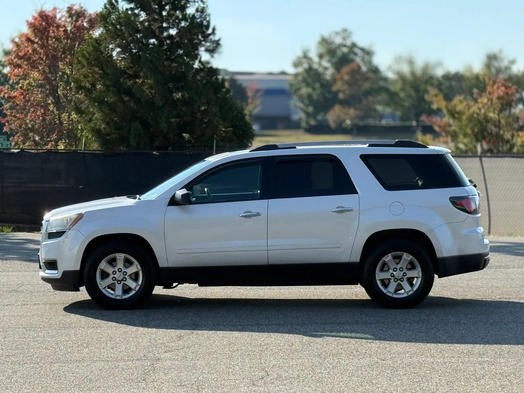 Used 2016 GMC Acadia SLE AWD/4WD image 8