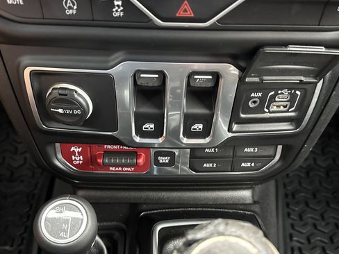 Used 2018 Jeep Wrangler Rubicon AWD/4WD image 24