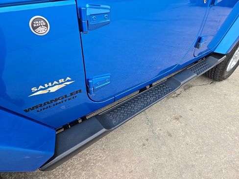 Used 2015 Jeep Wrangler Unlimited Sahara w/ Connectivity Group image 18