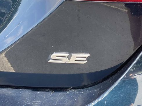 Used 2021 Toyota Camry SE FWD image 9