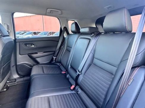 Certified 2025 Nissan Rogue SV image 30