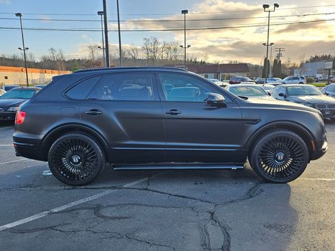 Used 2018 Bentley Bentayga image 6