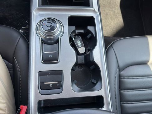 Used 2024 Ford Edge SEL image 13