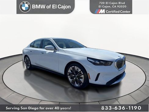 Used 2025 BMW 530i xDrive w/ Premium Package image 1