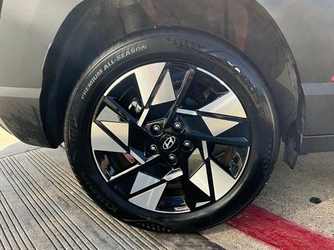 Used 2025 Hyundai Kona SEL image 9