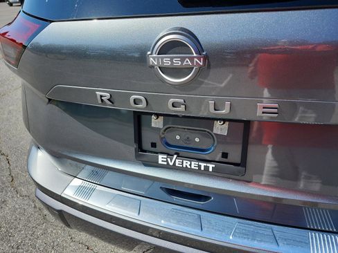 Used 2024 Nissan Rogue SL w/ SL Premium Package FWD image 4