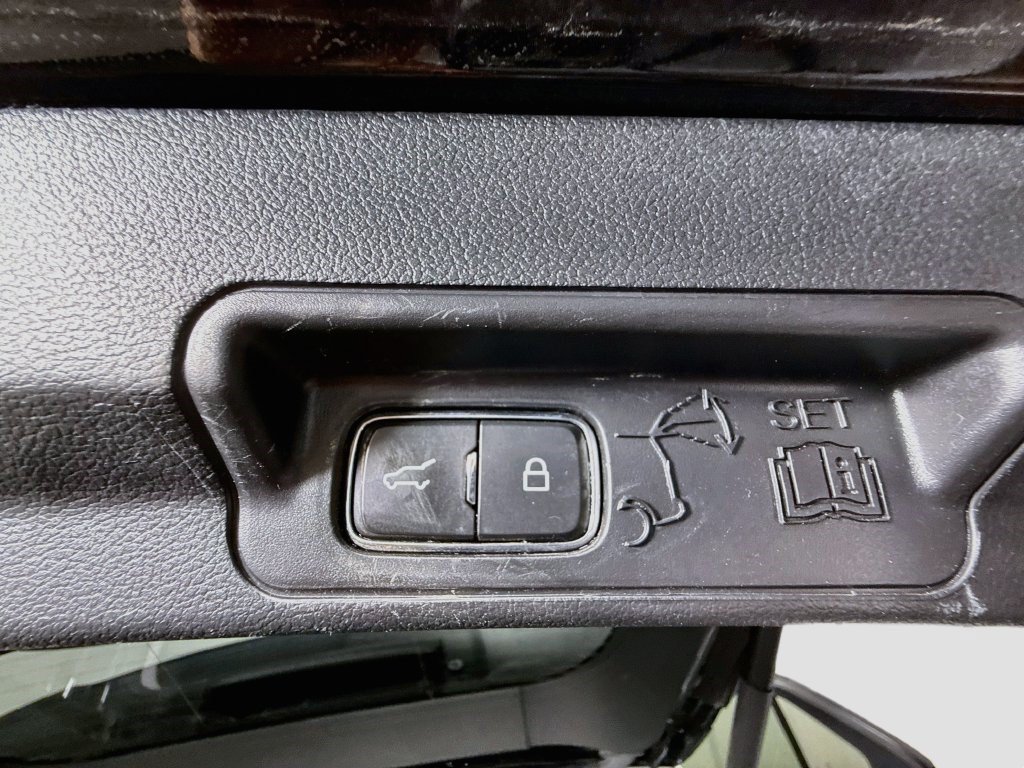 Used 2021 Ford Explorer XLT w/ Equipment Group 202A RWD image 42