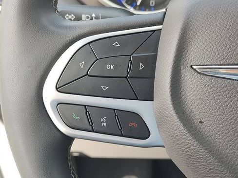 Certified 2024 Chrysler Pacifica Touring-L image 21