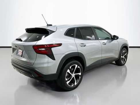 Certified 2026 Chevrolet Trax RS w/ Sunroof Package FWD image 8