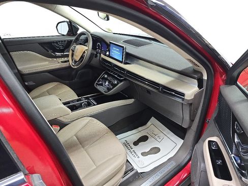 Used 2022 Lincoln Corsair AWD w/ Equipment Group 101A image 15