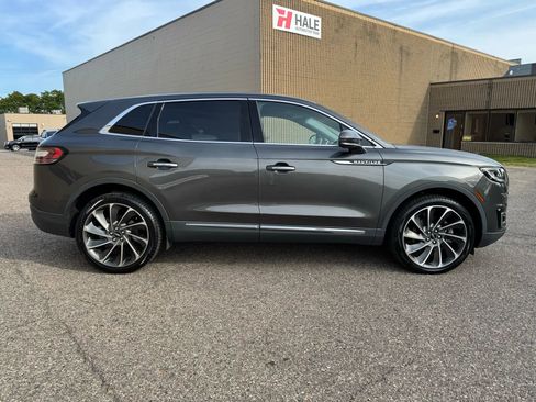 Used 2019 Lincoln Nautilus Reserve image 12