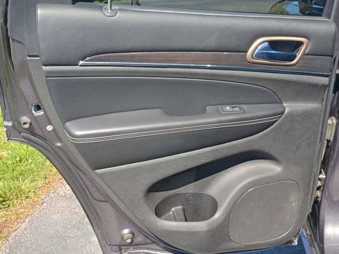 Used 2015 Jeep Grand Cherokee Overland w/ Advanced Technology Group image 17