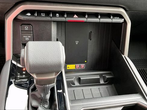 Used 2026 Toyota Tundra Limited AWD/4WD image 16