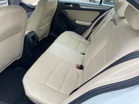Used 2018 Volkswagen Jetta SE FWD image 12
