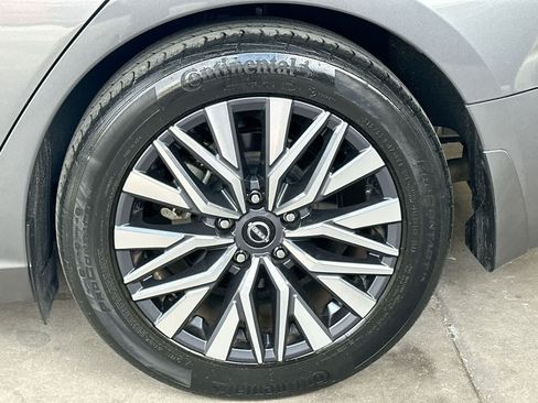 Used 2023 Nissan Altima 2.5 SV FWD image 11