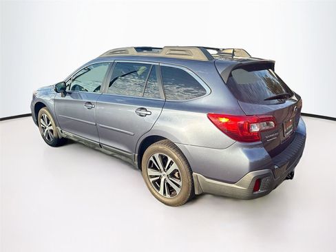 Used 2018 Subaru Outback 2.5i Limited AWD/4WD image 4