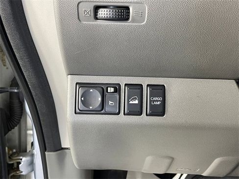 Used 2014 Nissan Frontier SL w/ SL Moonroof Package image 15