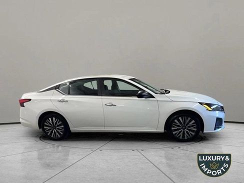 Used 2025 Nissan Altima 2.5 SV image 4