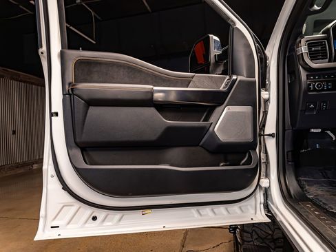 Used 2024 Ford F350 Platinum image 29