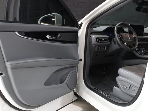 Used 2023 Lincoln Nautilus Reserve FWD image 29